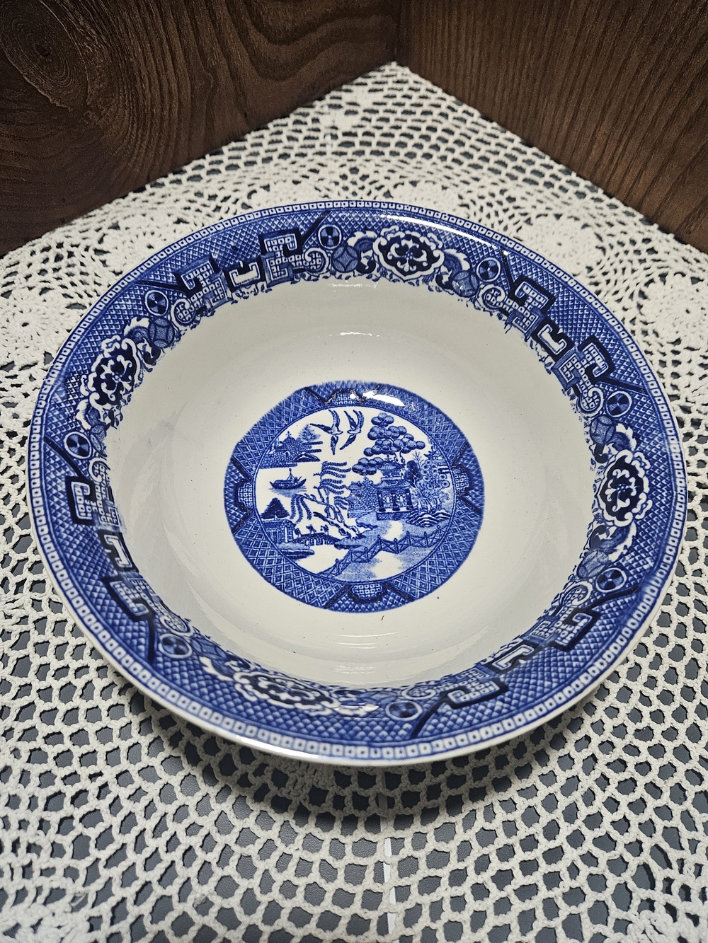 1947 Homer Laughlin Blue Willow 9.25" Serving Bowl